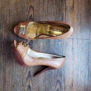 Michael Kors SZ 9M Brown peep toe heels with gold name plate EST 1981